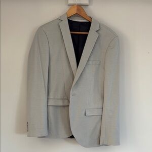 Light Gray Sport Coat with Tailored Design and Modern Slim Fit